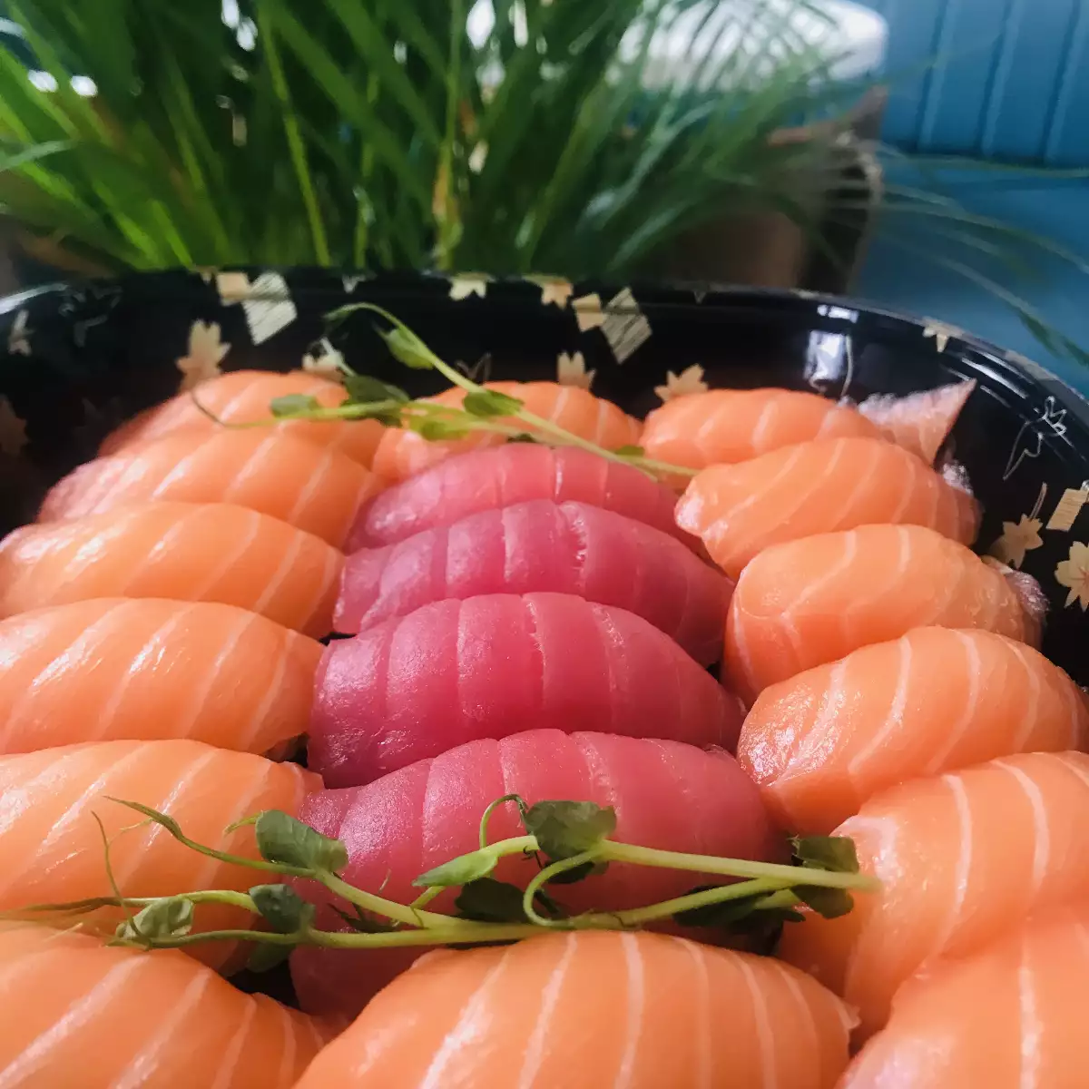 Box sushi saumon Thon (36.8€ au lieu de 49€)