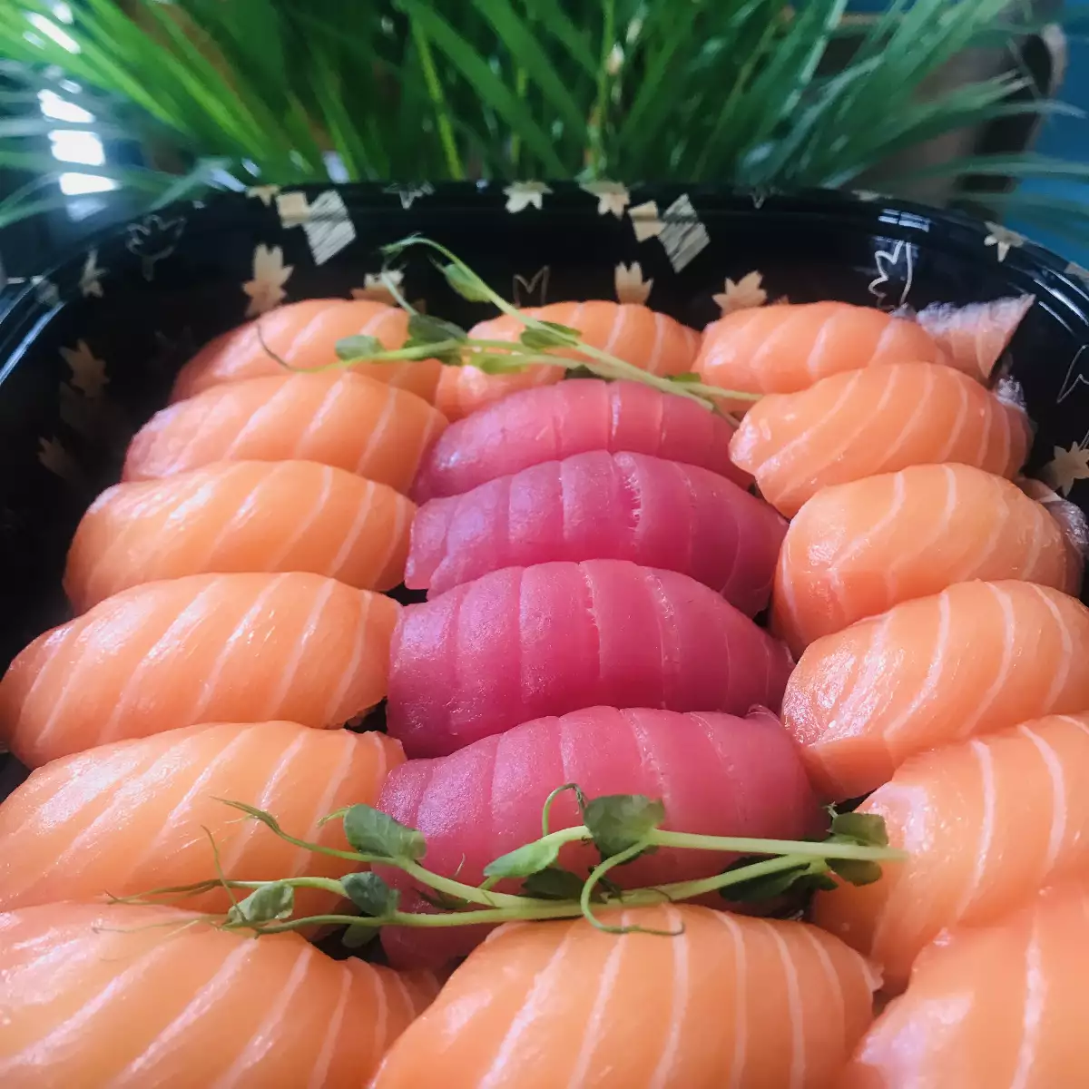 Box sushi saumon Thon (36.8€ au lieu de 49€)