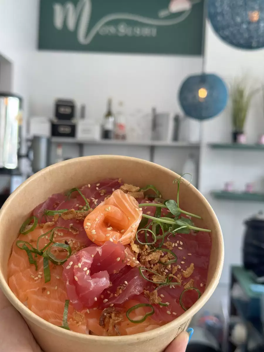 Chirashi saumonthon