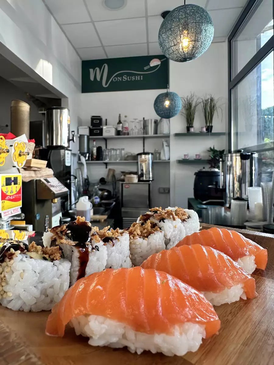 Sushi saumon et California assortiment+ soupe miso ou salade