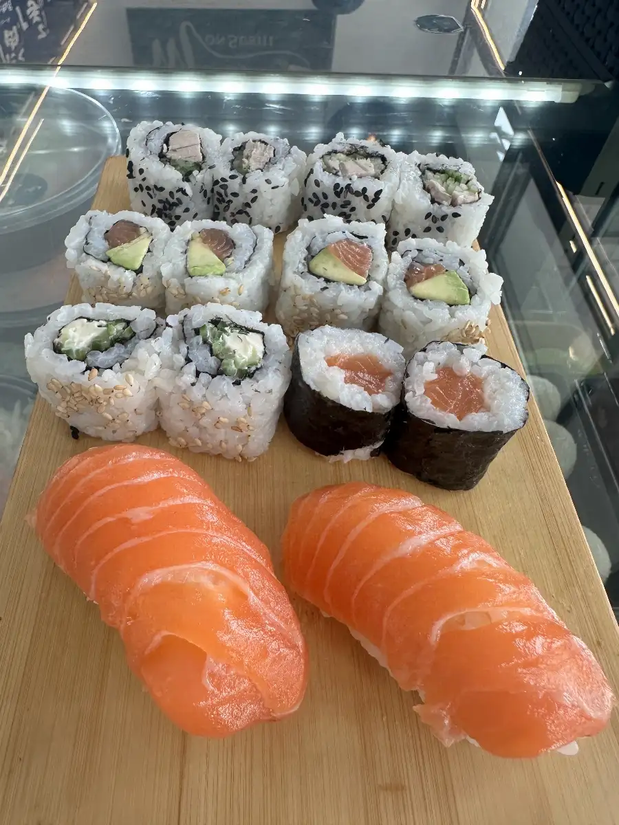 Plateau sushi california